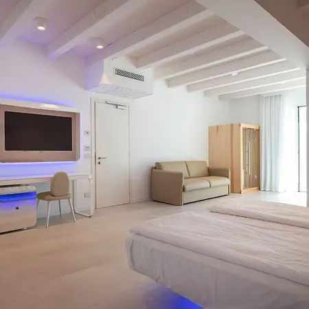 Unico Hotel 5*